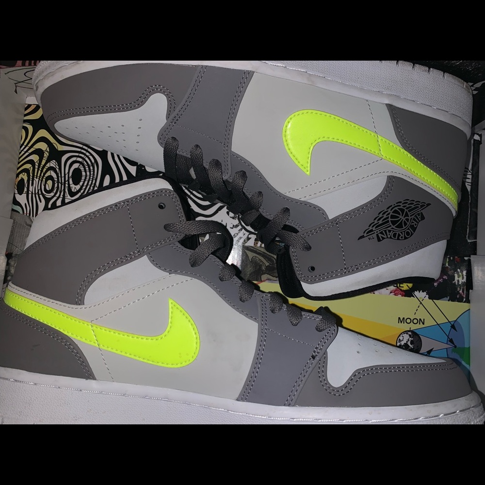 Nike Air Jordan Mid Gray Volt *Men’s Size 9.5*